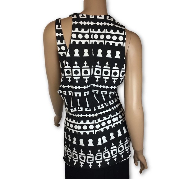 ATTO Size EUR 36 US 8 Sleeveless Black w White Design Top Blouse Low V-Neck $835 - Picture 3 of 5